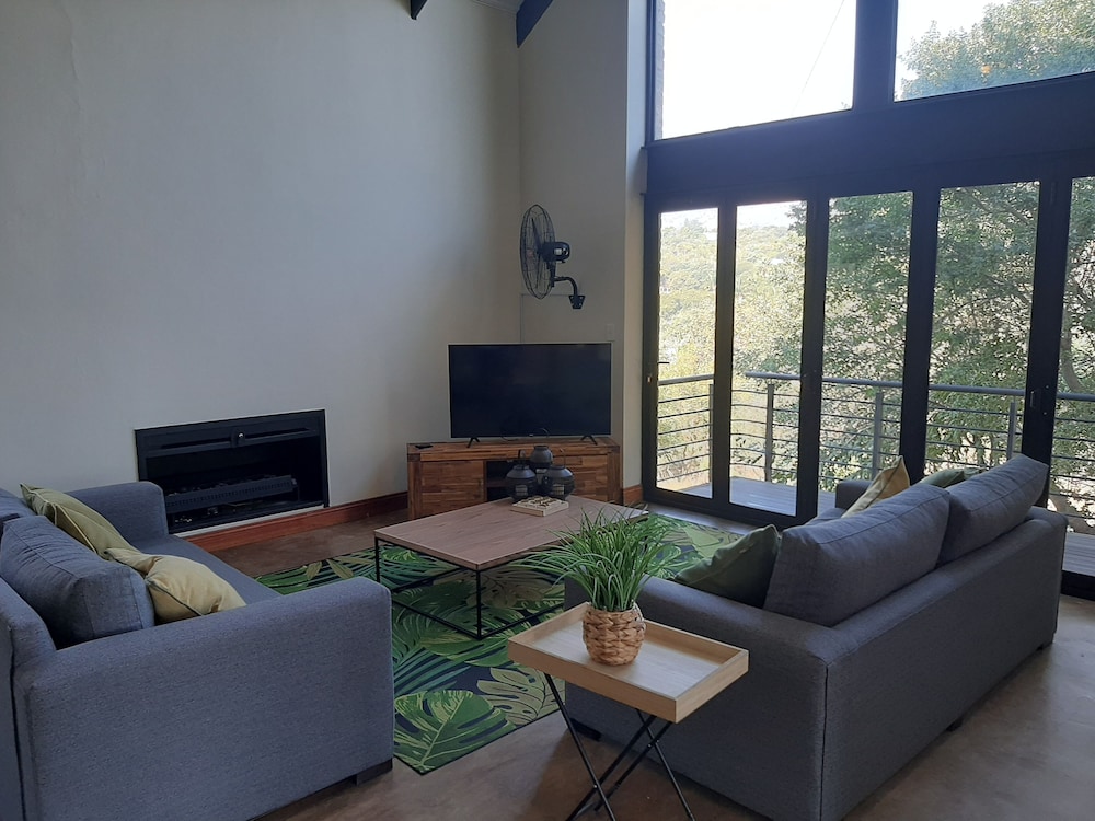 Luxury House photo 3