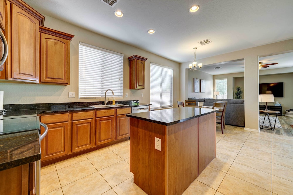 House (4 Bedrooms) photo 2
