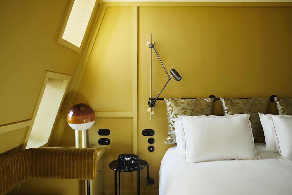 Standard Room, 1 King Bed, City View photo 1