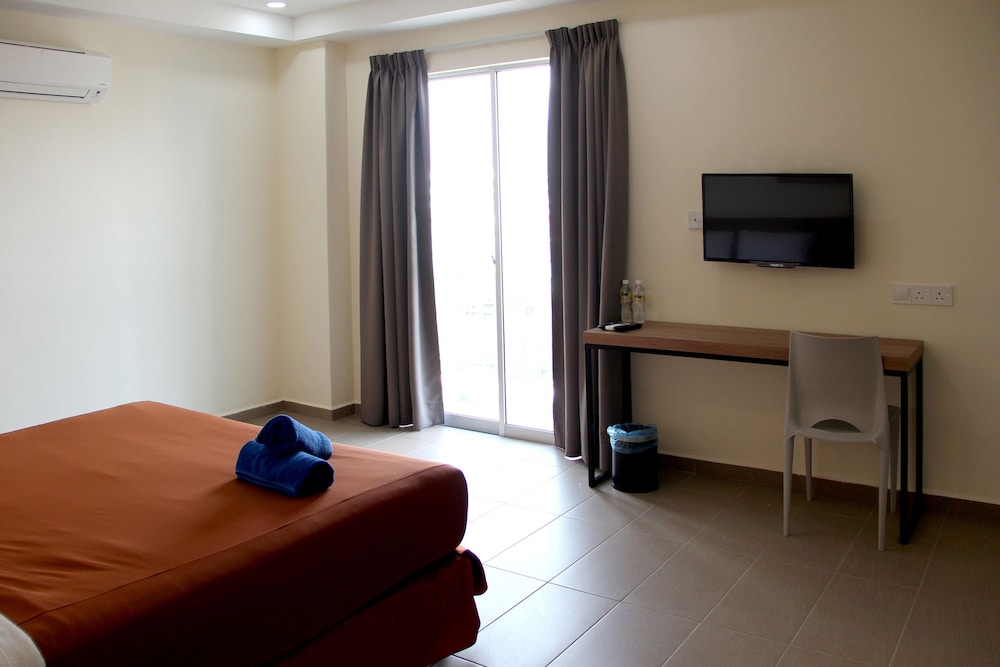 Standard Double Room, 1 King Bed, City View photo 3
