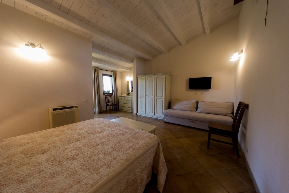 Standard Quadruple Room, Garden Area photo 3