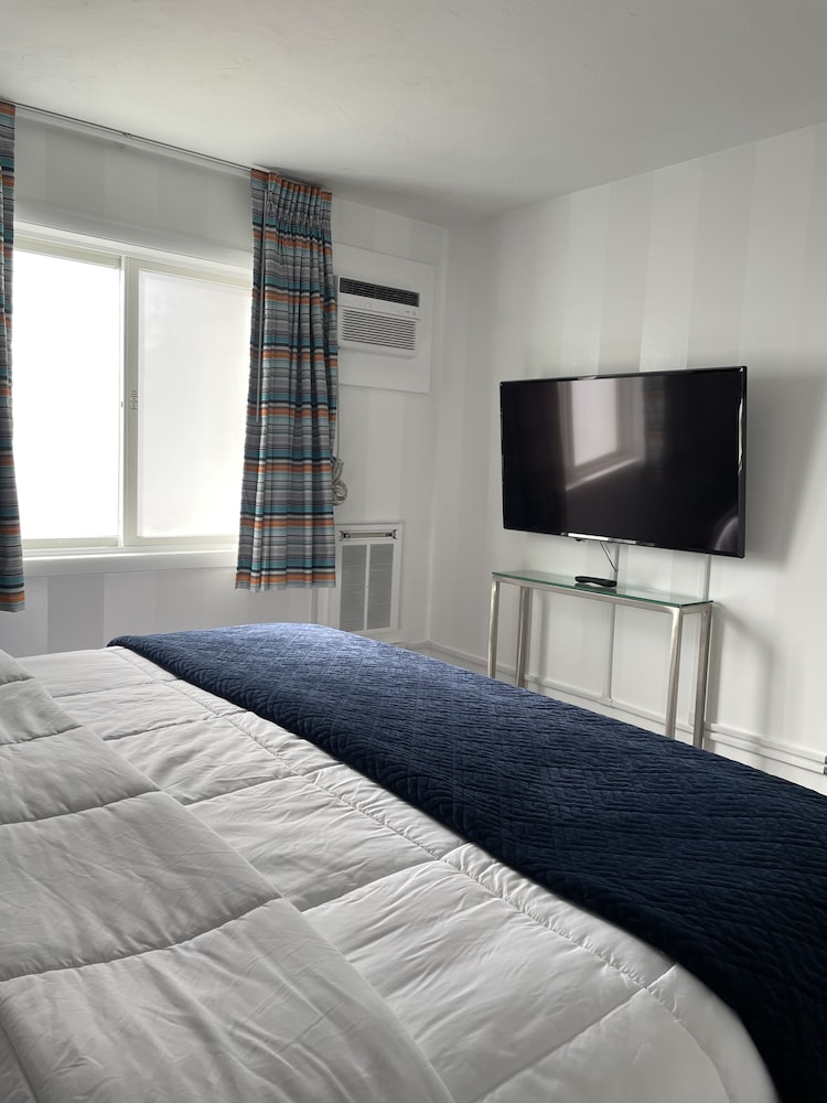 Suite, 1 King Bed (2 Rooms) photo 3