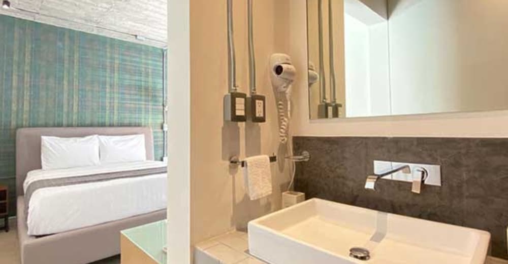 Deluxe Studio Suite photo 2
