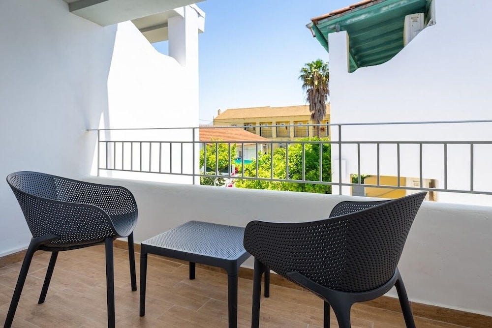 Deluxe Double or Twin Room, 1 Bedroom, Non Smoking, Garden View, photo 6
