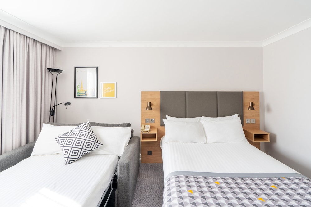 Standard Room, 1 Queen Bed with Sofa bed photo 3