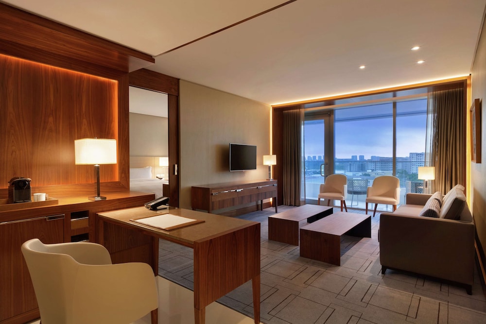 Suite, 1 King Bed, Club Lounge Access