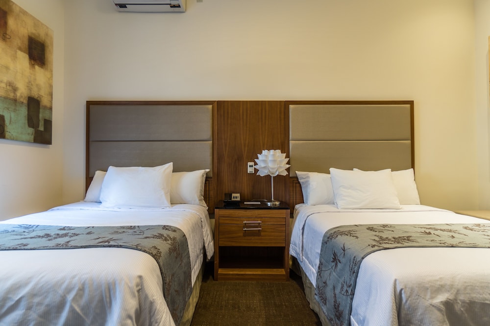 Standard Room, 2 Double Beds, Private Bathroom photo 3