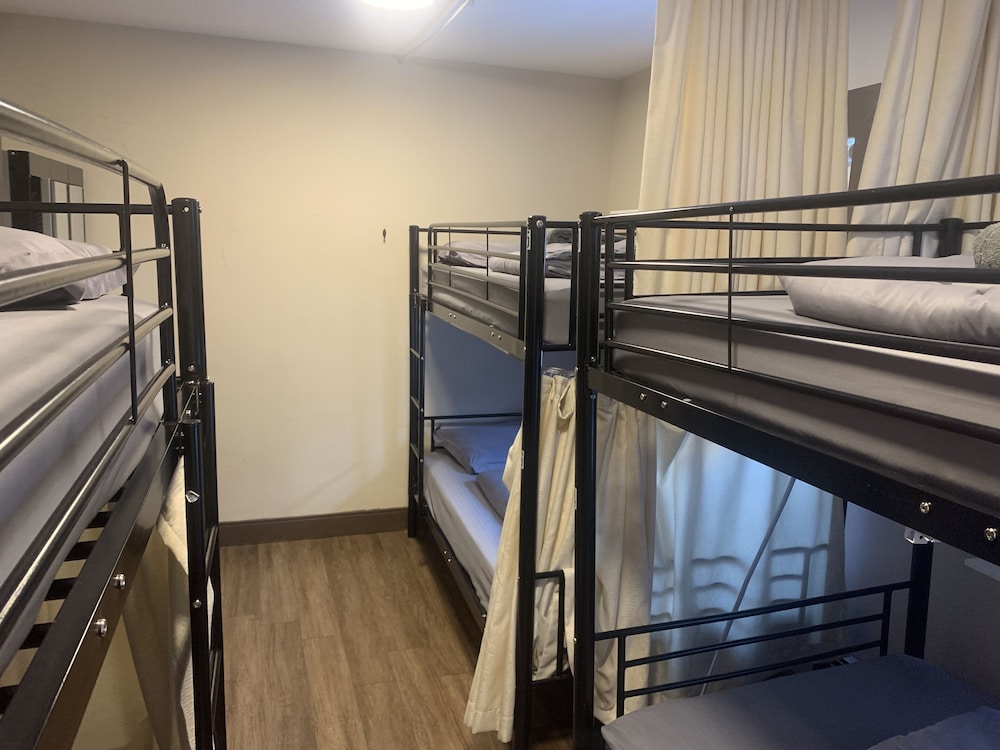 6 Bed Dorm Room photo 2