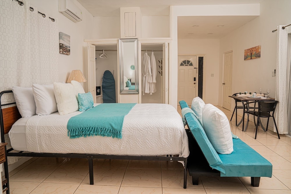 Comfort Single Room, 1 Bedroom, Pool Access, Canal View
