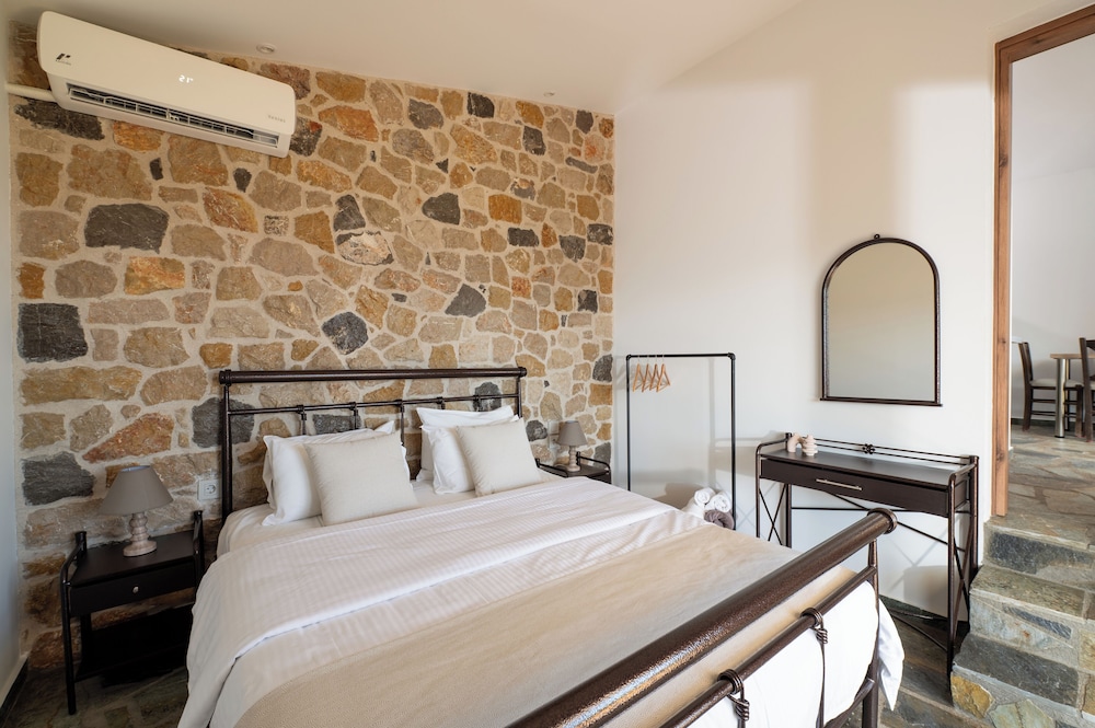 Family Apartment, 2 Bedrooms, Sea View photo 2