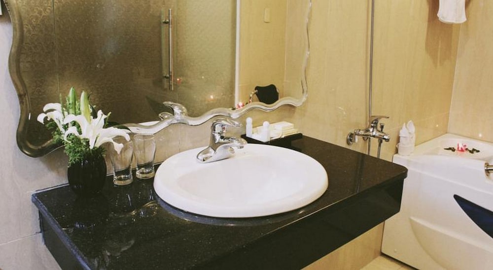 Deluxe Double or Twin Room - Photo 10