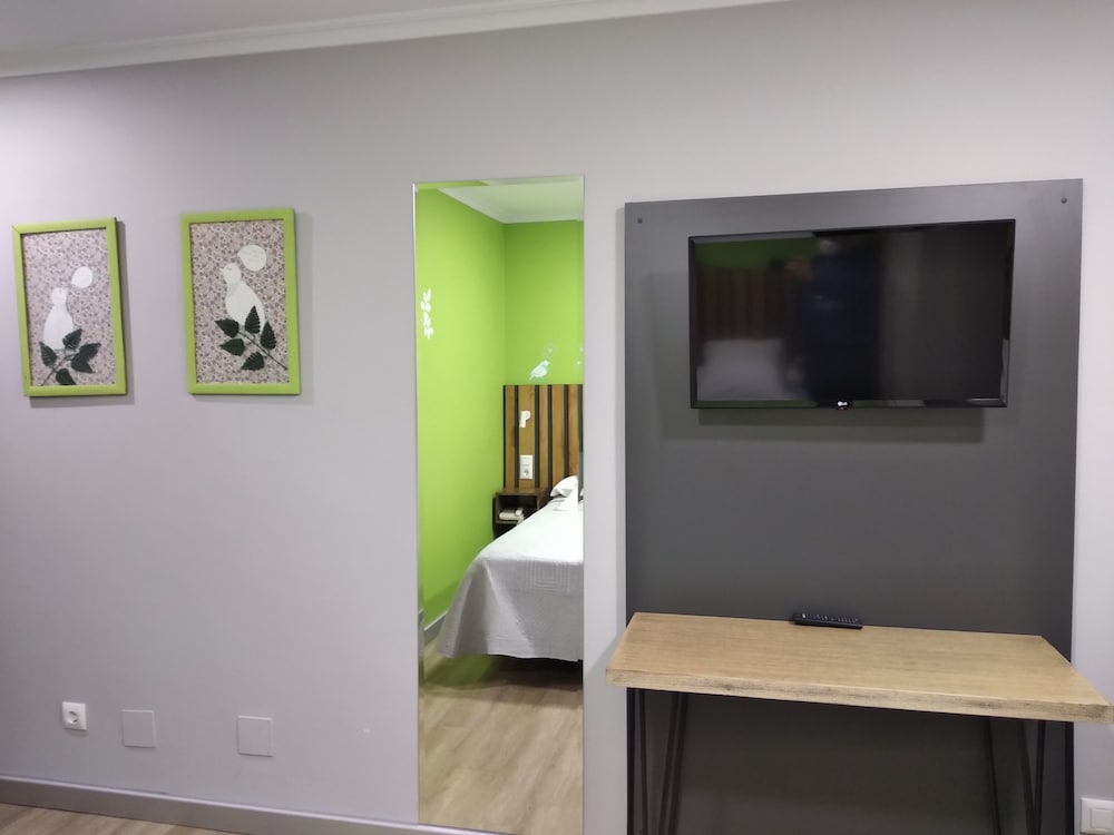 Standard Room, 1 Queen Bed photo 3