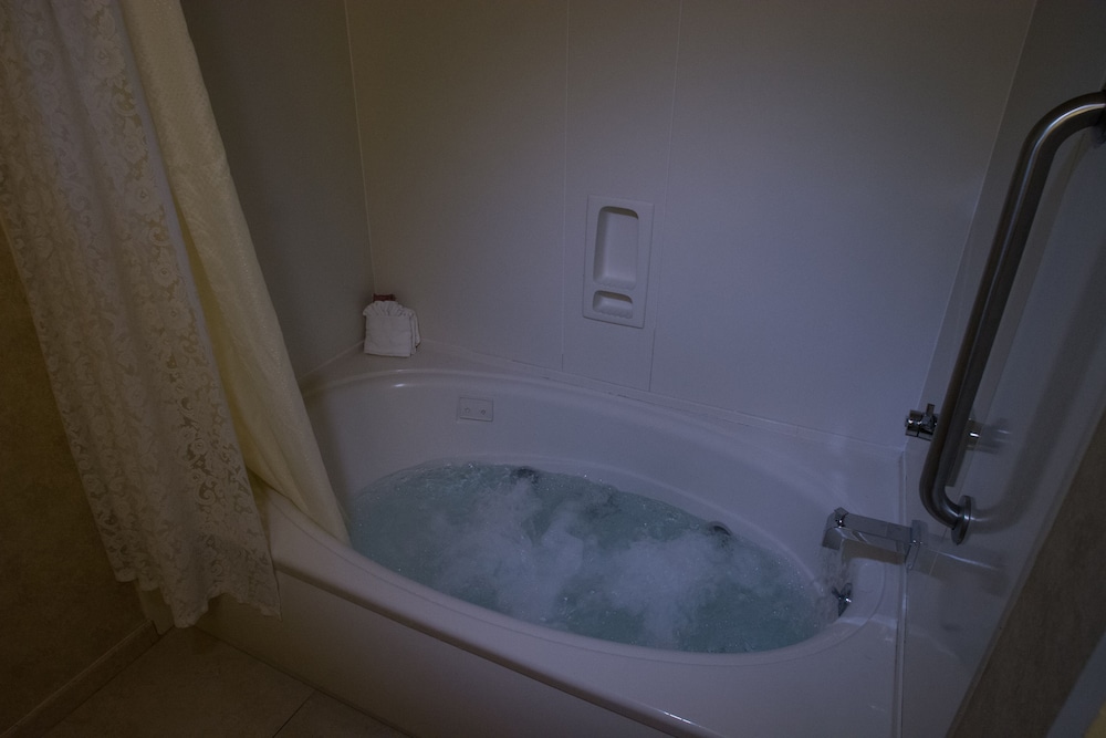 Deluxe Suite, 2 Queen Beds (Deluxe 2 Queens Suite) - Photo 6