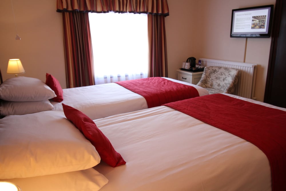 Double or Twin Room, Ensuite - Photo 2