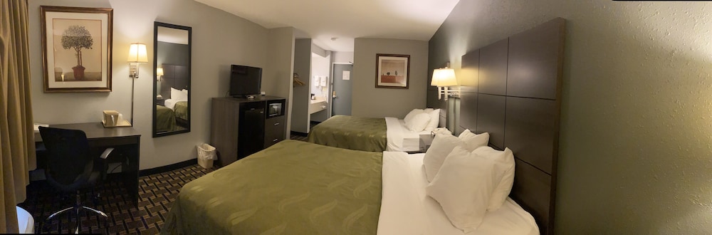 Standard Room, 2 Queen Beds - Photo 7