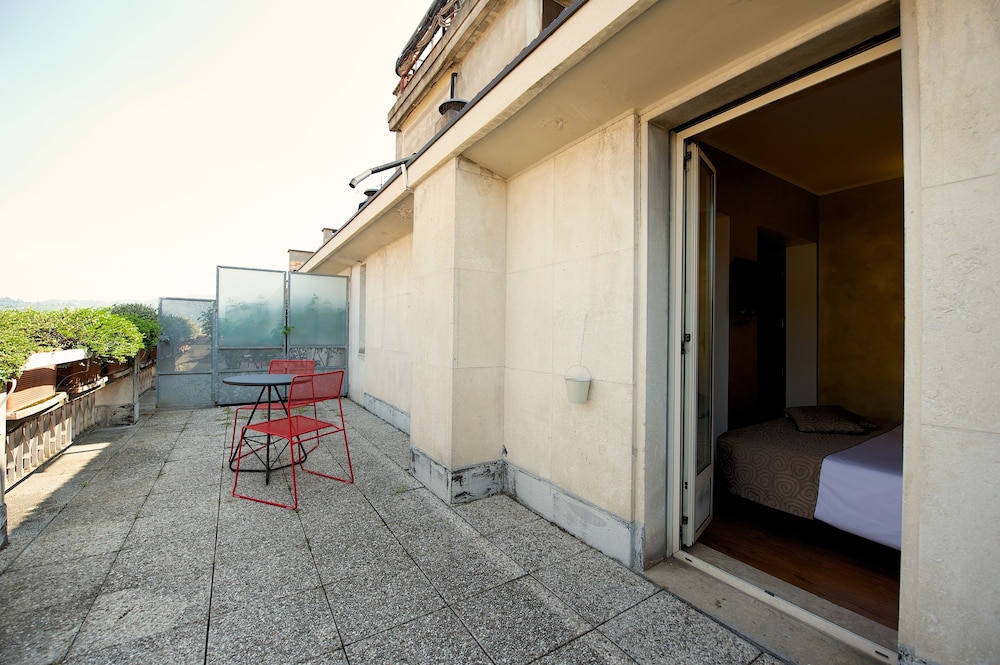 Superior Room, 1 Queen Bed, Terrace - Photo 9
