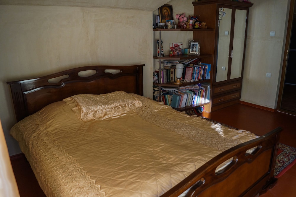 Economy Double Room, 1 Bedroom, Shared Bathroom photo 2