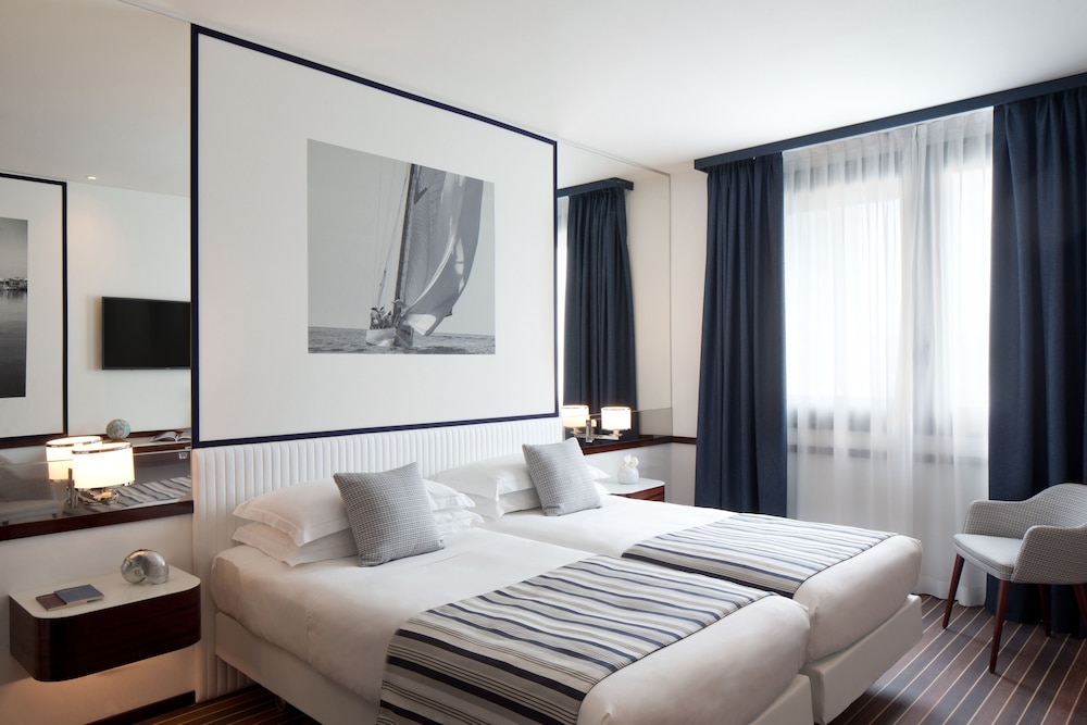 Deluxe Room - Photo 5