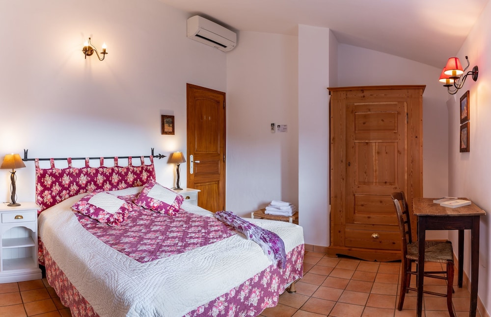 Double Room, Ensuite (Iris) photo 1