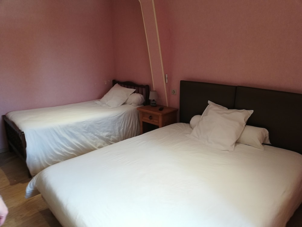 Classic Triple Room (Rose)