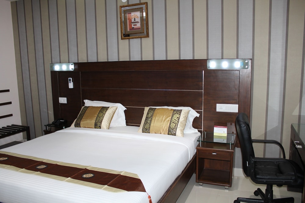 Deluxe Double or Twin Room, Multiple Beds, Accessible, Kitchenette photo 2