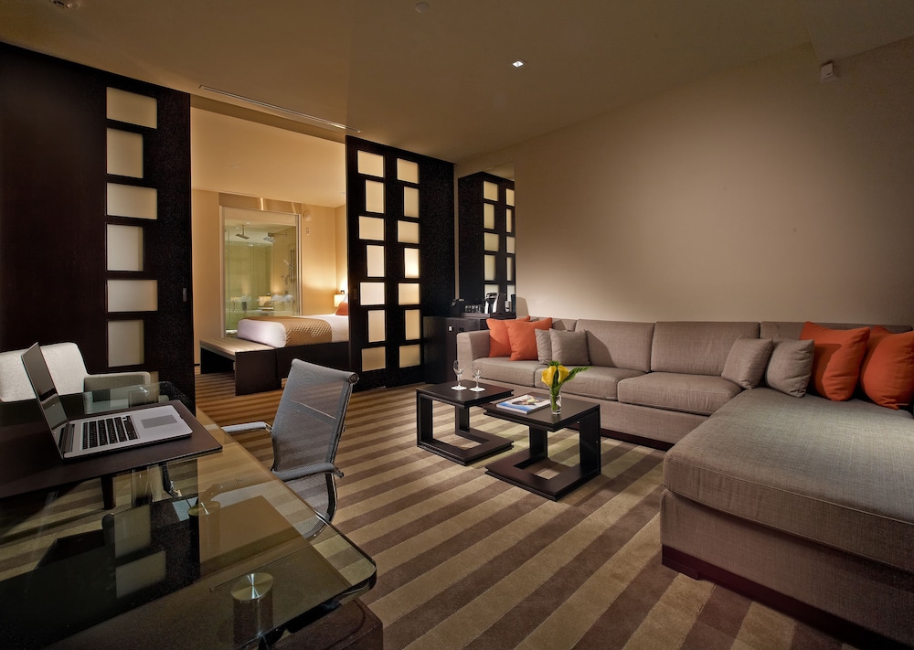 Deluxe Suite - Photo 2
