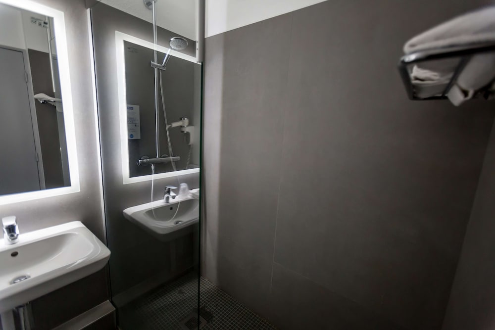 Standard Room, 2 Twin Beds - Photo 5