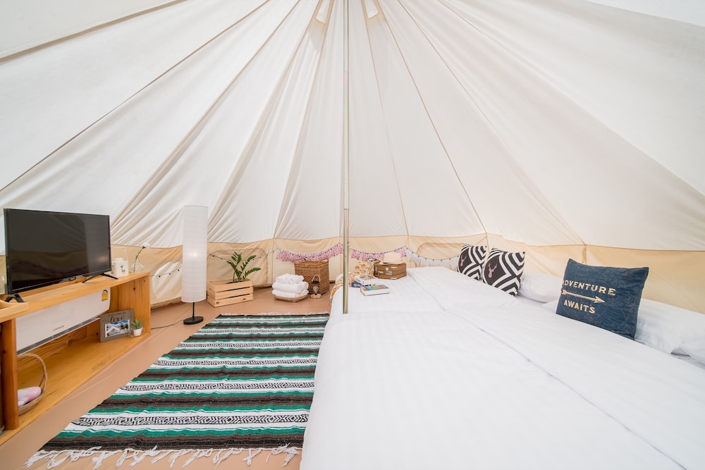 Family Bell Tent Garden View - Photo 1