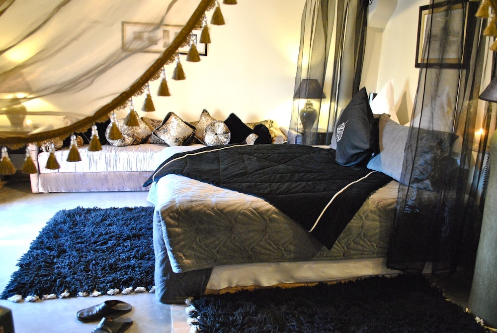 Deluxe Room - Photo 3