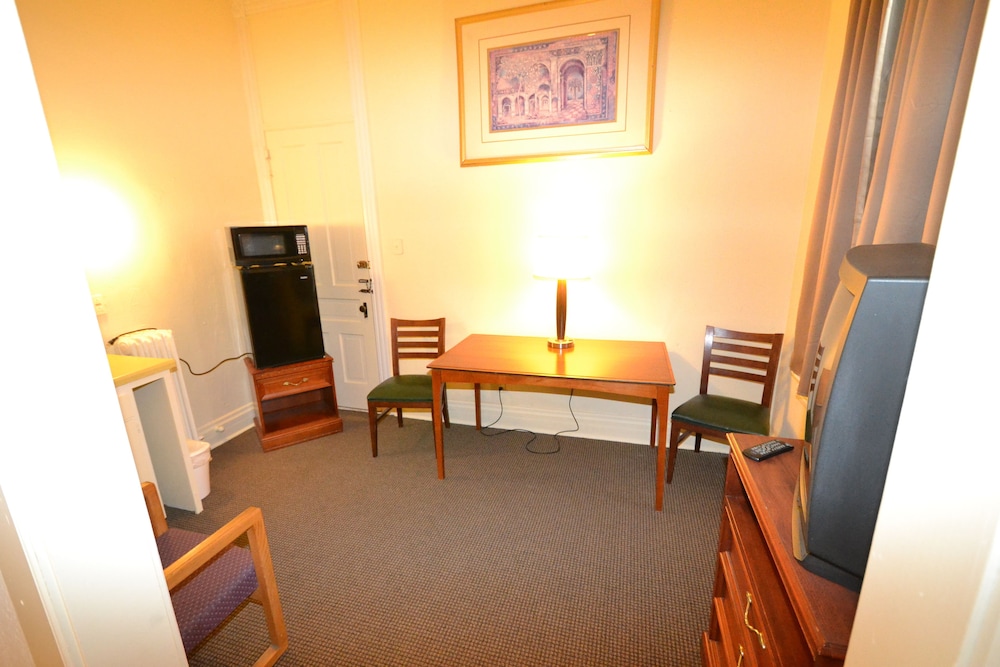 Billie the Kid - Micro/fridge, sink in room, living area. Shared community restrooms/showers photo 2