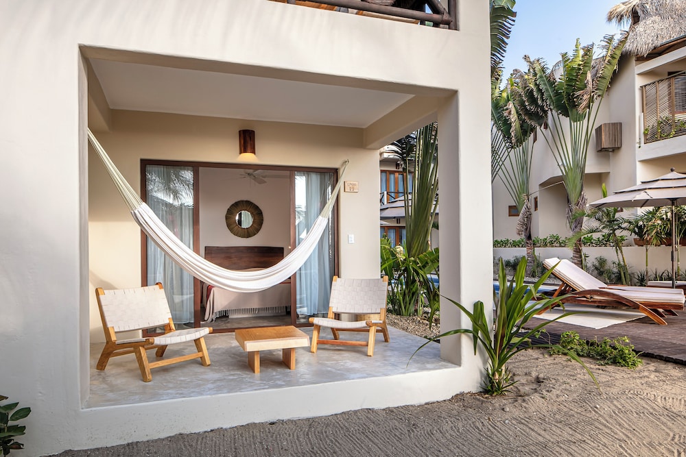 Standard Room, 1 Queen Bed, Beach View