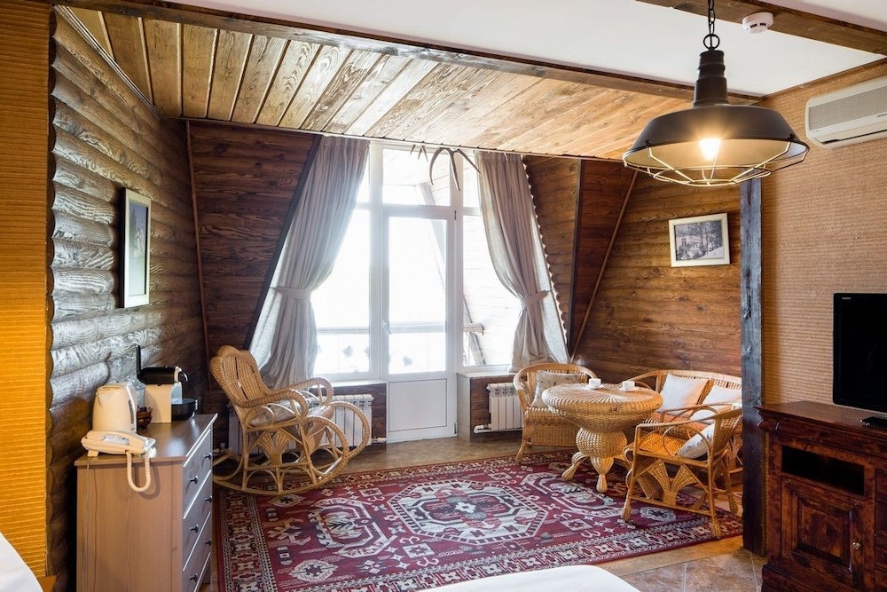 Deluxe Suite, 1 King Bed, Balcony, River View photo 2