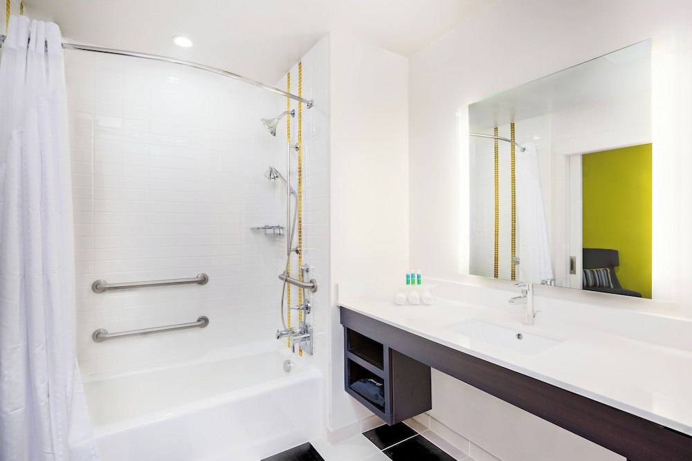 Standard Room, 2 Queen Beds, Accessible (Communications) - Photo 4