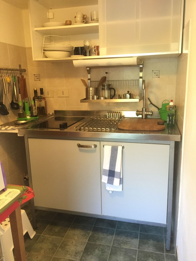 Economy Apartment, 1 Bedroom, Kitchenette, Ground Floor (The Oscar Wilde Apartment) photo 3