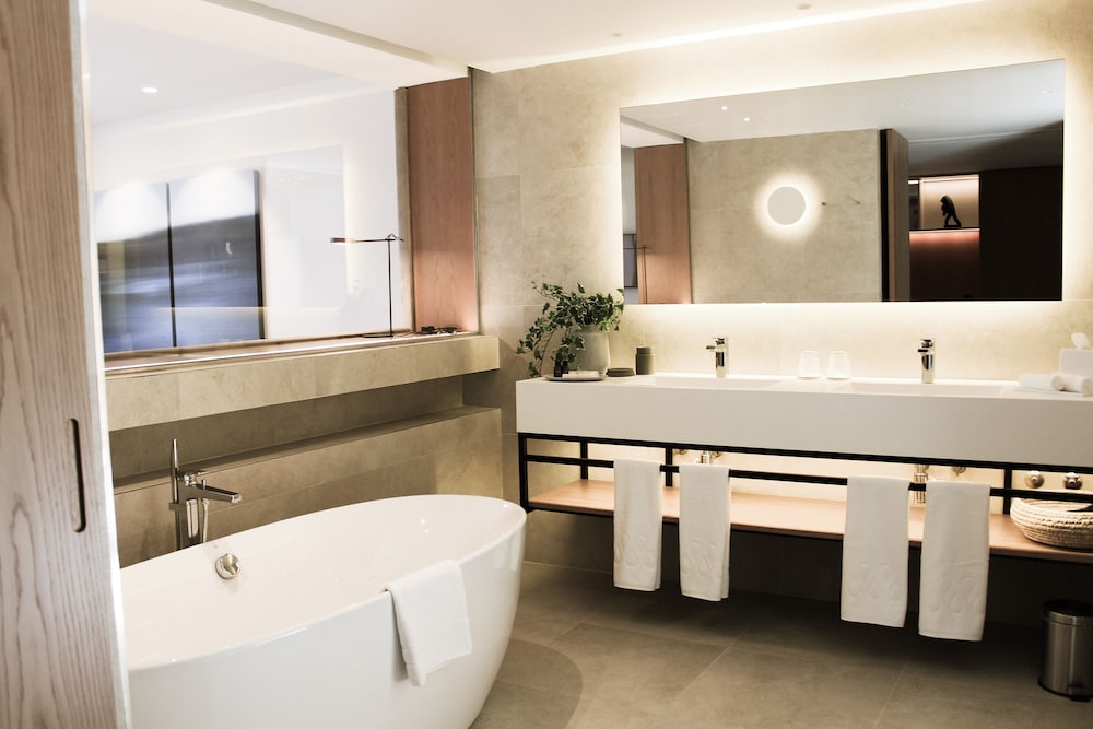 Signature Suite, Balcony - Photo 6