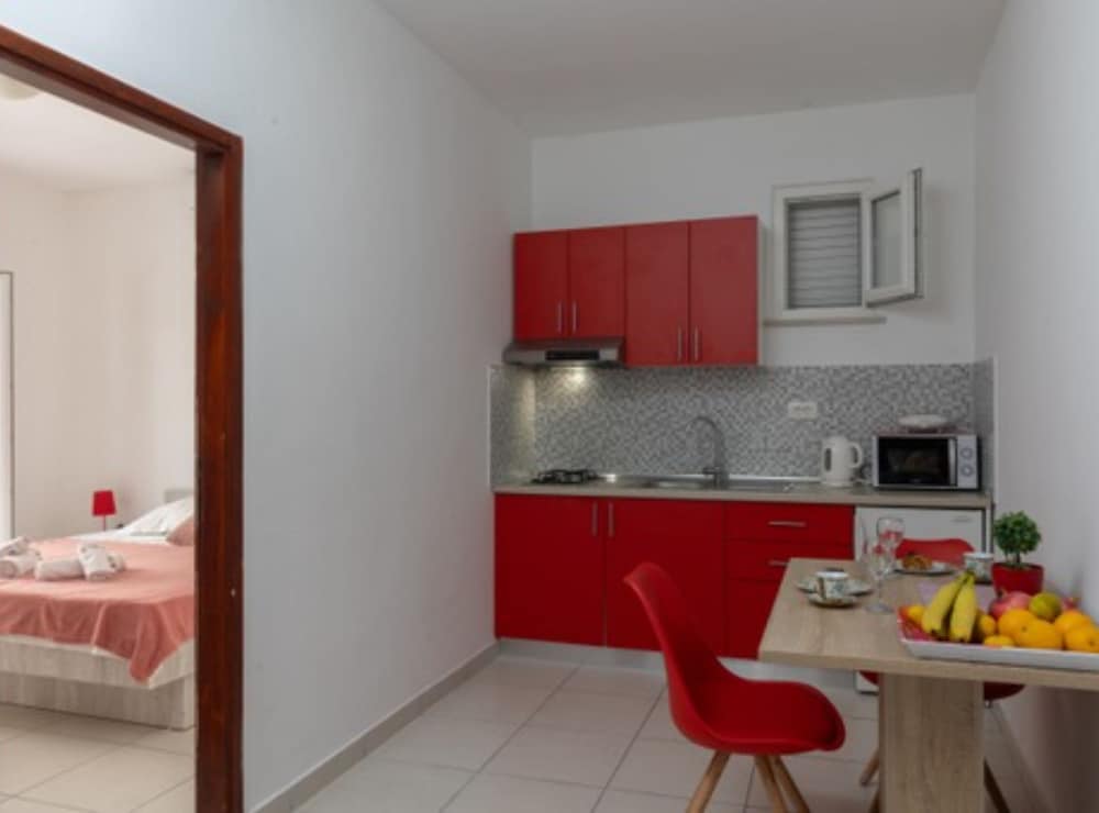 Apartment (Studio Apartment with terrace 1)