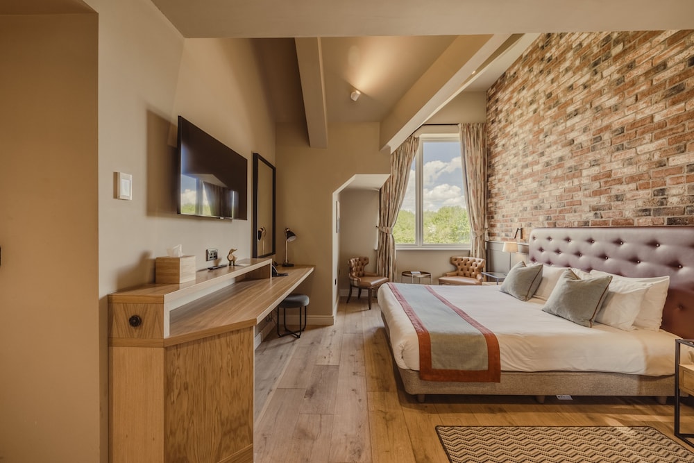 Signature Double or Twin Room, Accessible photo 2