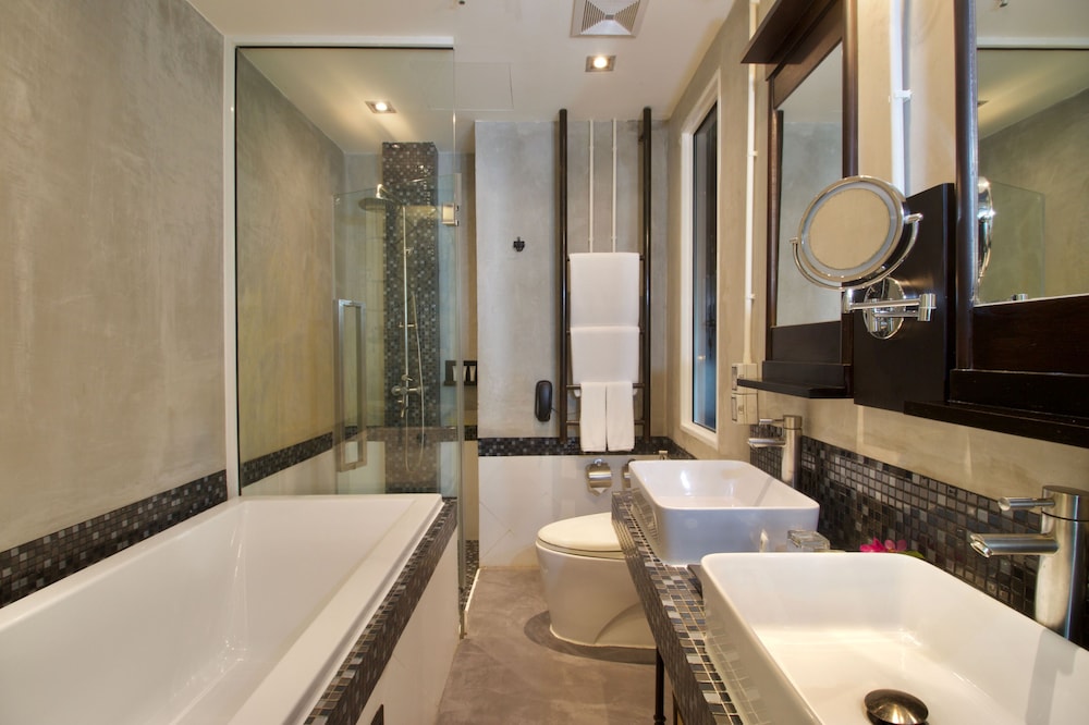 Deluxe Ocean View King Bed