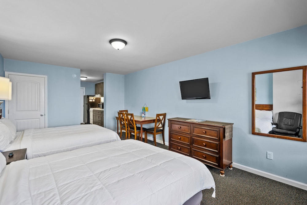 Room, 2 Double Beds, Kitchen, Oceanfront photo 3