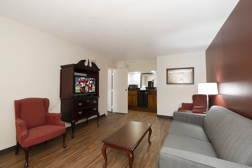 Standard Suite, 1 King Bed, Non Smoking - Photo 5