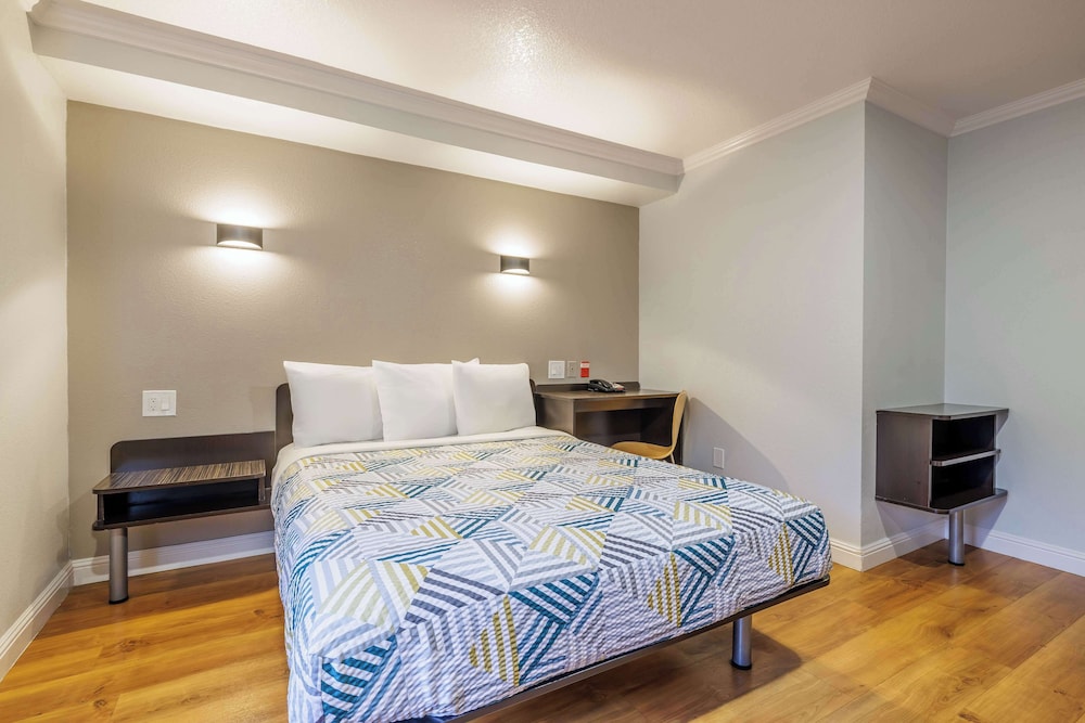 Standard Room, 1 Queen Bed, Accessible, Non Smoking photo 1