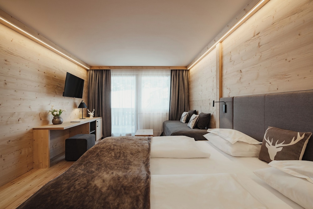 Superior Double or Twin Room, 1 Double Bed, Mountain View photo 3