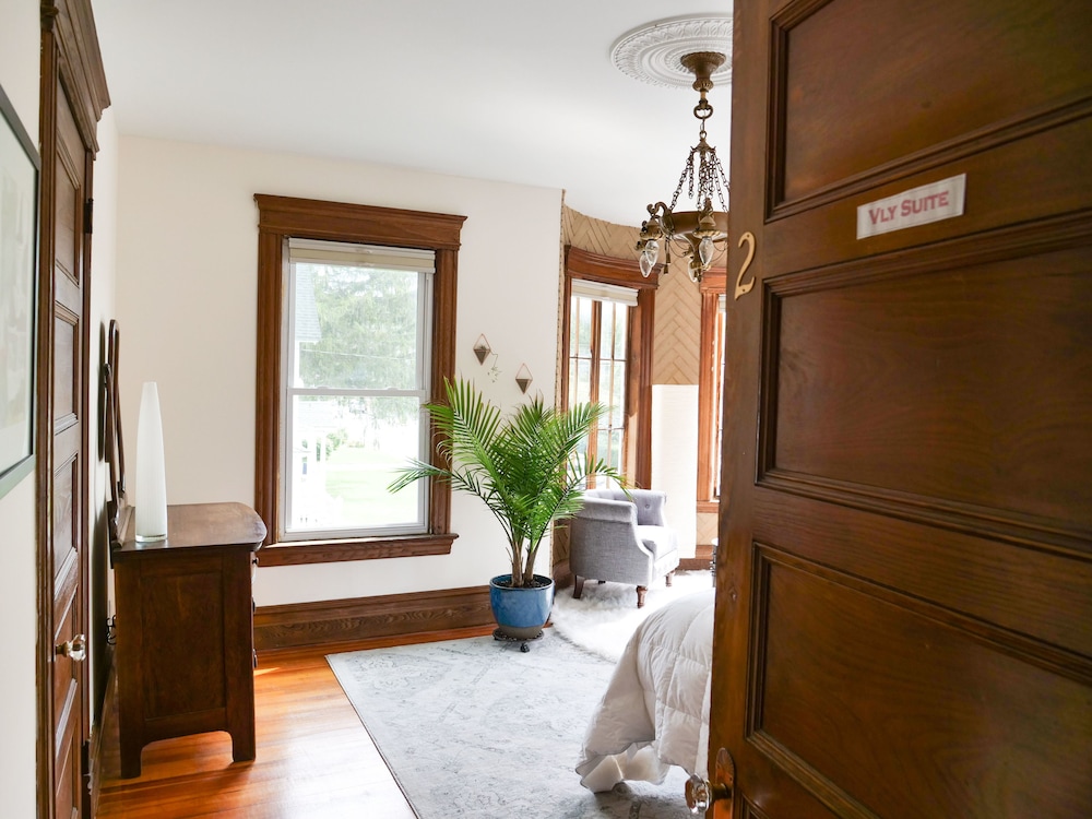 Suite (The Vly Room) photo 2