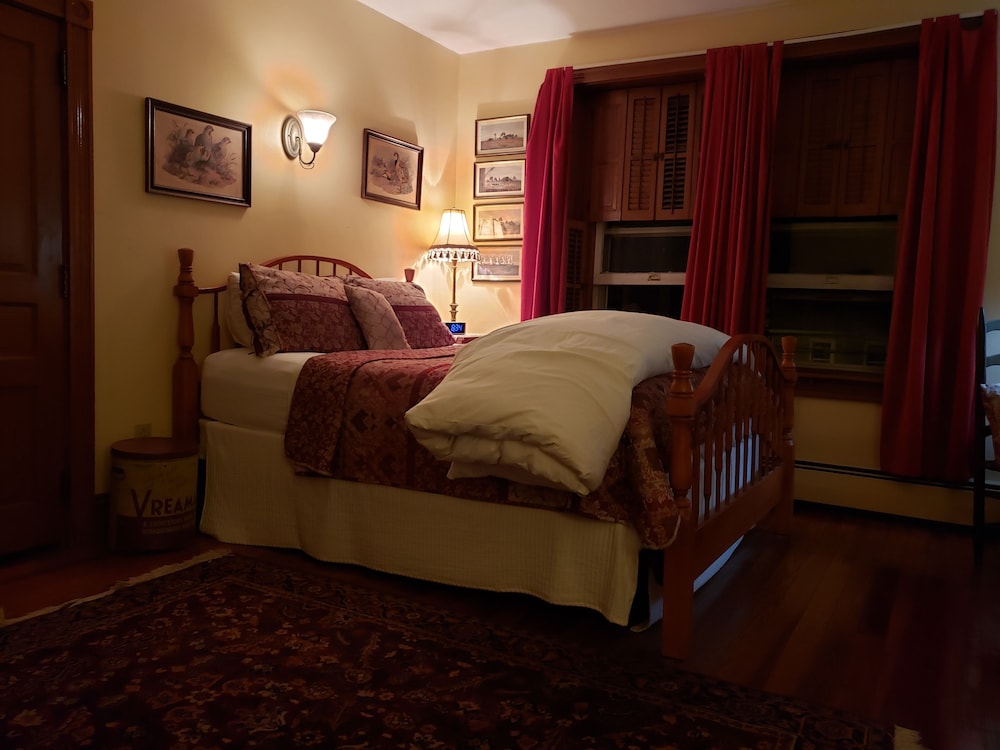 Cortland Room photo 1