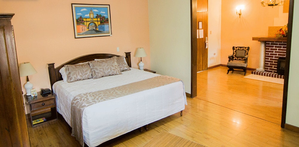 Junior Suite, 1 King Bed photo 1