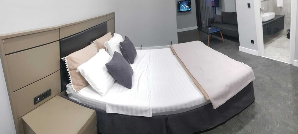 Luxury Suite photo 2