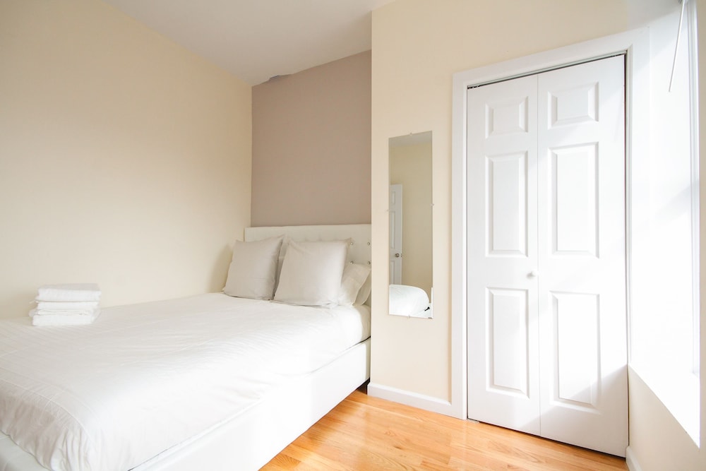 Classic Apartment, 2 Bedrooms photo 3