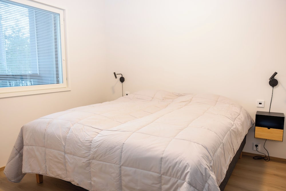 Superior Apartment, 2 Bedrooms, Balcony, Partial Lake View photo 3