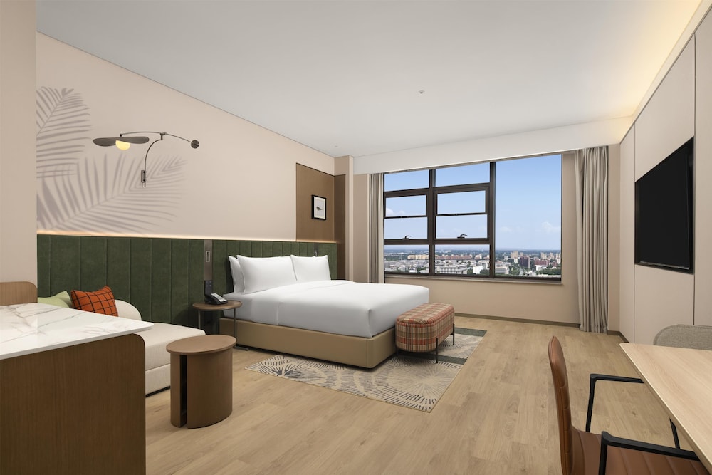 Room, 1 King Bed, Lake View