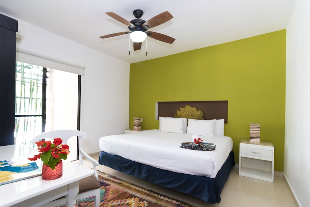 Deluxe Room, 1 King Bed, City View